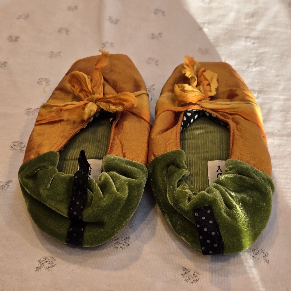 Goody Orange Silk and Green Velvet Girl's Slippers Child Medium - Picture 3 of 6